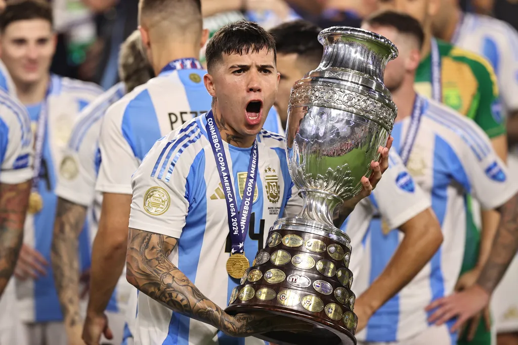Top 10 Argentina Midfielders of All Time.. Ranked